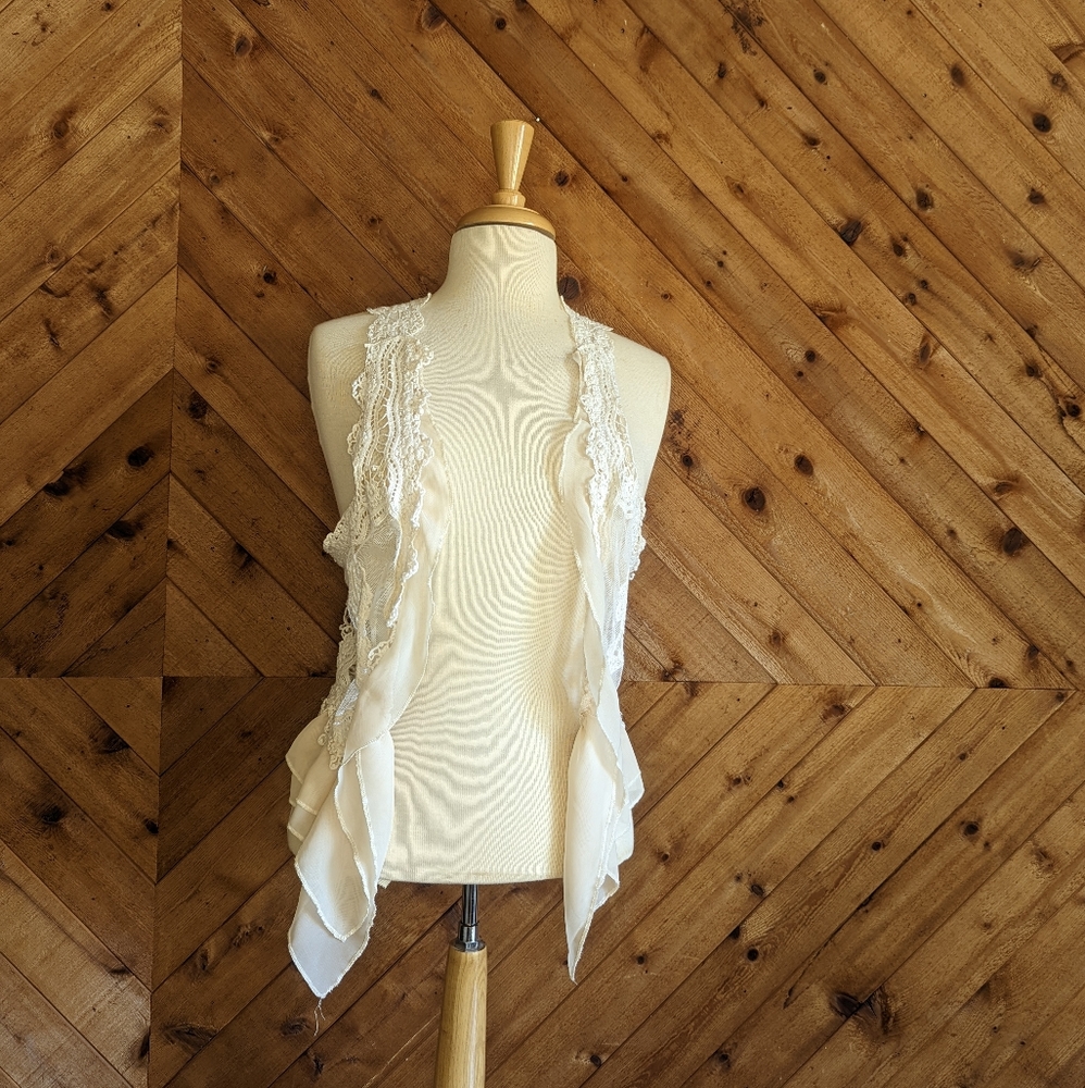 Umgee cream lace vest Sz S/M